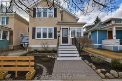 Front of house virtually staged - 