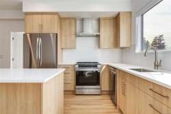 #204-7181 Lantzville Rd Lantzville, BC V0R 2H0