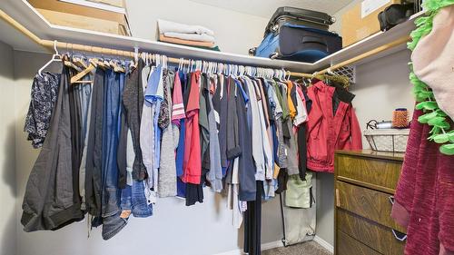 1516 20Th Avenue, Cranbrook, BC - Indoor With Storage