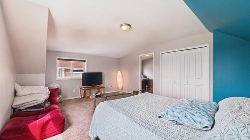 1516 20Th Avenue, Cranbrook, BC - Indoor Photo Showing Bedroom