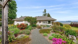 4778 Kilmarnock Dr Courtenay, BC V9N 9S5