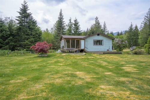 400 Dyer Rd, Sayward, BC 