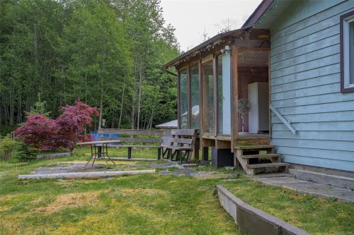 400 Dyer Rd, Sayward, BC 