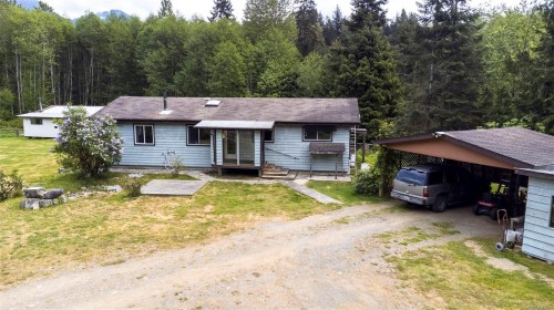 400 Dyer Rd, Sayward, BC 