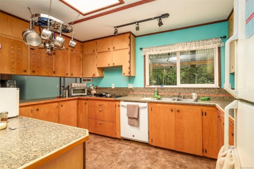 400 Dyer Rd, Sayward, BC 