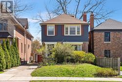 61 SUTHERLAND DRIVE Toronto, ON M4G 1H5