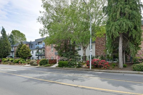 105-1725 Cedar Hill Cross Rd  Saanich, BC V8P 2P8