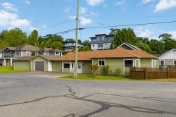 9 Camden Ave View Royal, BC V8Z 1P6