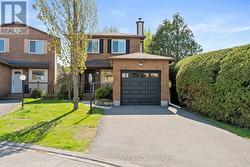 93 HEWITT WAY  Ottawa, ON K2L 3R3