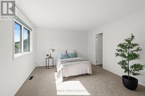 93 Hewitt Way, Ottawa, ON - Indoor Photo Showing Bedroom