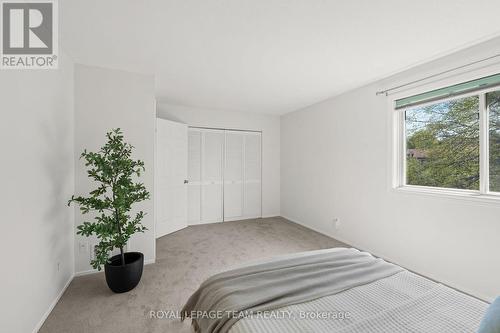 93 Hewitt Way, Ottawa, ON - Indoor Photo Showing Bedroom
