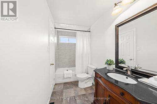 93 Hewitt Way, Ottawa, ON - Indoor Photo Showing Bathroom