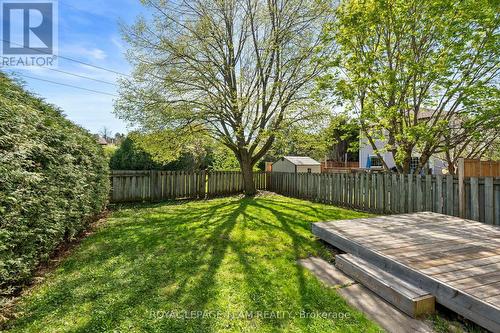 93 Hewitt Way, Ottawa, ON - Outdoor With Backyard