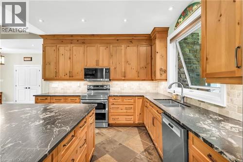 5594 First Line, Erin, ON - Indoor Photo Showing Kitchen With Double Sink