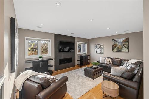 449 Lyndale Dr, Winnipeg, MB 
