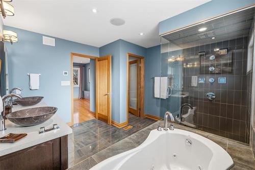 449 Lyndale Dr, Winnipeg, MB 