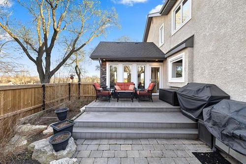 449 Lyndale Dr, Winnipeg, MB 