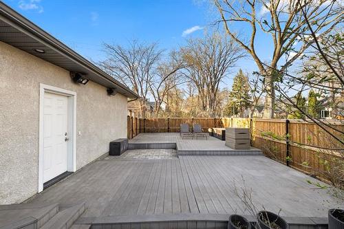 449 Lyndale Dr, Winnipeg, MB 