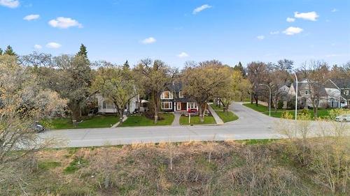 449 Lyndale Dr, Winnipeg, MB 