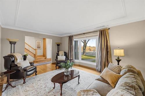 449 Lyndale Dr, Winnipeg, MB 