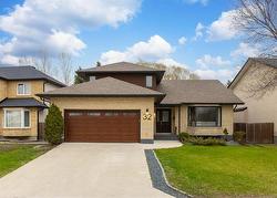 32 Whidden GATE  Winnipeg, MB R3P 1X9