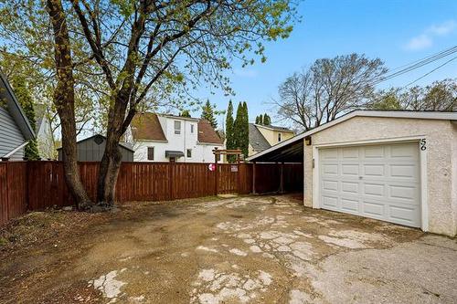 56 Monck Ave, Winnipeg, MB 