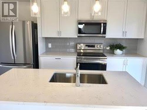 72 Campbell Crescent, Prince Edward County (Picton Ward), ON - Indoor Photo Showing Kitchen With Double Sink With Upgraded Kitchen
