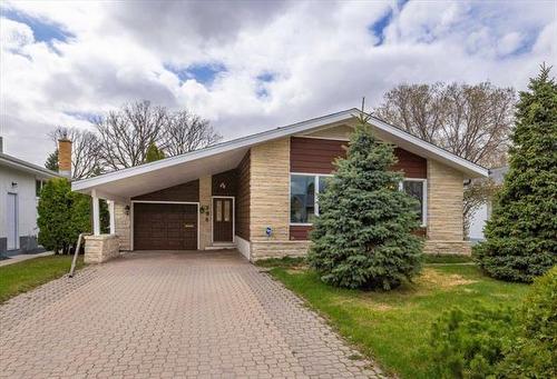 394 Thompson Dr, Winnipeg, MB 
