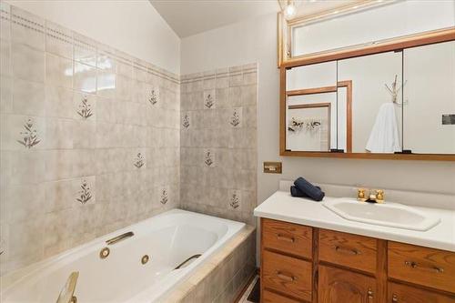 394 Thompson Dr, Winnipeg, MB 