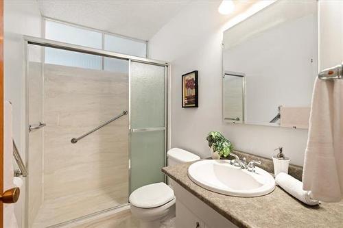 394 Thompson Dr, Winnipeg, MB 