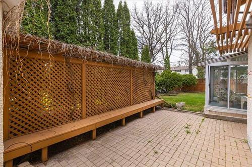 394 Thompson Dr, Winnipeg, MB 
