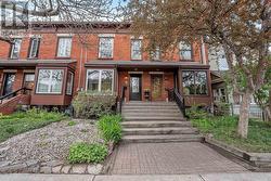 35 STRATHCONA AVENUE  Ottawa, ON K1S 1X3