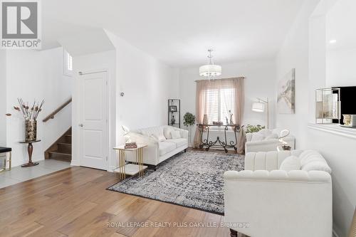 2386 Natasha Circle, Oakville, ON - Indoor Photo Showing Living Room