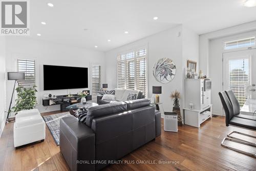 2386 Natasha Circle, Oakville, ON - Indoor Photo Showing Living Room