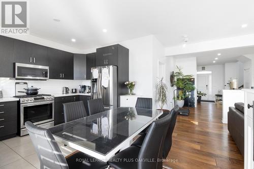 2386 Natasha Circle, Oakville, ON - Indoor Photo Showing Kitchen With Upgraded Kitchen