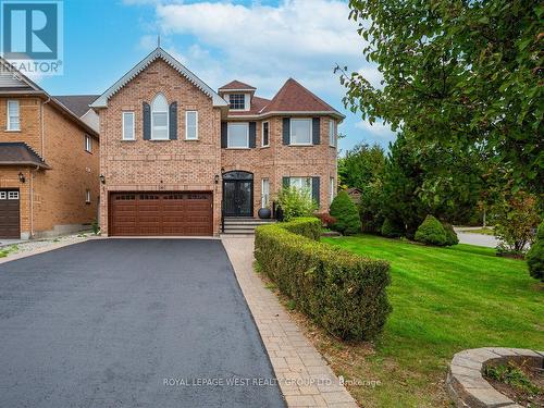 136 ENGLISH OAK DRIVE  Richmond Hill, ON L4E 4G4