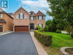136 ENGLISH OAK DRIVE Richmond Hill, ON L4E 4G4