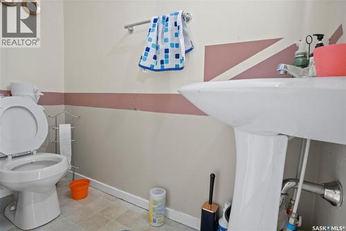 4122 Castle Road, Regina, SK - Indoor Photo Showing Bathroom