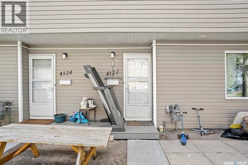 4122 Castle Road, Regina, SK - Outdoor With Exterior