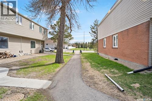4122 Castle Road, Regina, SK - Outdoor