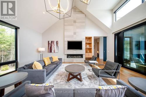 110 Pheasant Run, Blue Mountains, ON - Indoor Photo Showing Living Room With Fireplace