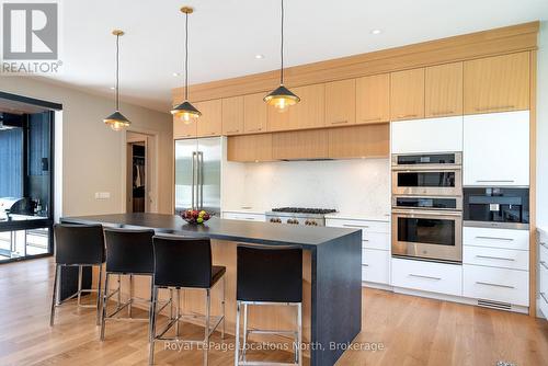 110 Pheasant Run, Blue Mountains, ON - Indoor Photo Showing Kitchen With Upgraded Kitchen