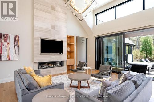 110 Pheasant Run, Blue Mountains, ON - Indoor Photo Showing Living Room With Fireplace