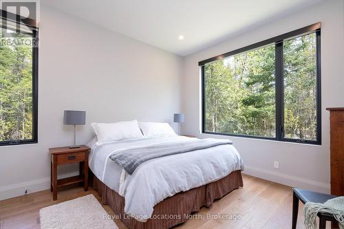 110 Pheasant Run, Blue Mountains, ON - Indoor Photo Showing Bedroom