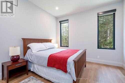 110 Pheasant Run, Blue Mountains, ON - Indoor Photo Showing Bedroom