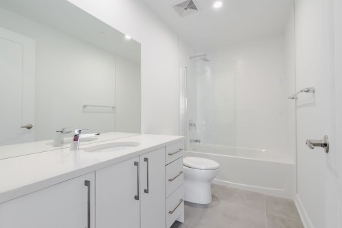 Salle de bains - 204-5792 Av. Parkhaven, Côte-Saint-Luc, QC - Indoor Photo Showing Bathroom