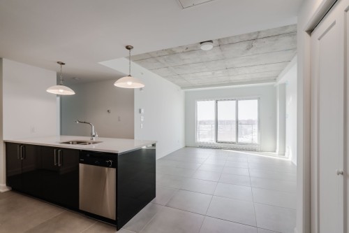 Cuisine - 204-5792 Av. Parkhaven, Côte-Saint-Luc, QC - Indoor Photo Showing Kitchen With Double Sink