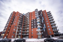 210-5792 Av. Parkhaven  Côte-Saint-Luc, QC H4W 0C2