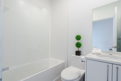 Salle de bains - 210-5792 Av. Parkhaven, Côte-Saint-Luc, QC - Indoor Photo Showing Bathroom
