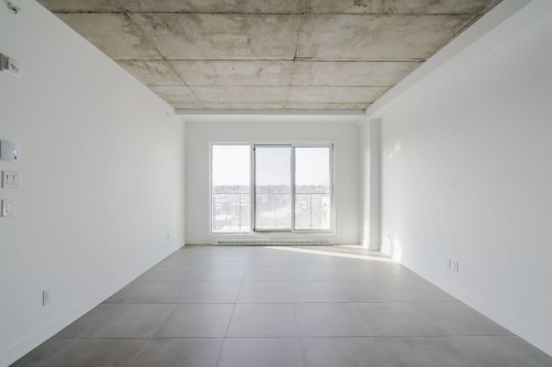 Salon - 210-5792 Av. Parkhaven, Côte-Saint-Luc, QC - Indoor Photo Showing Other Room
